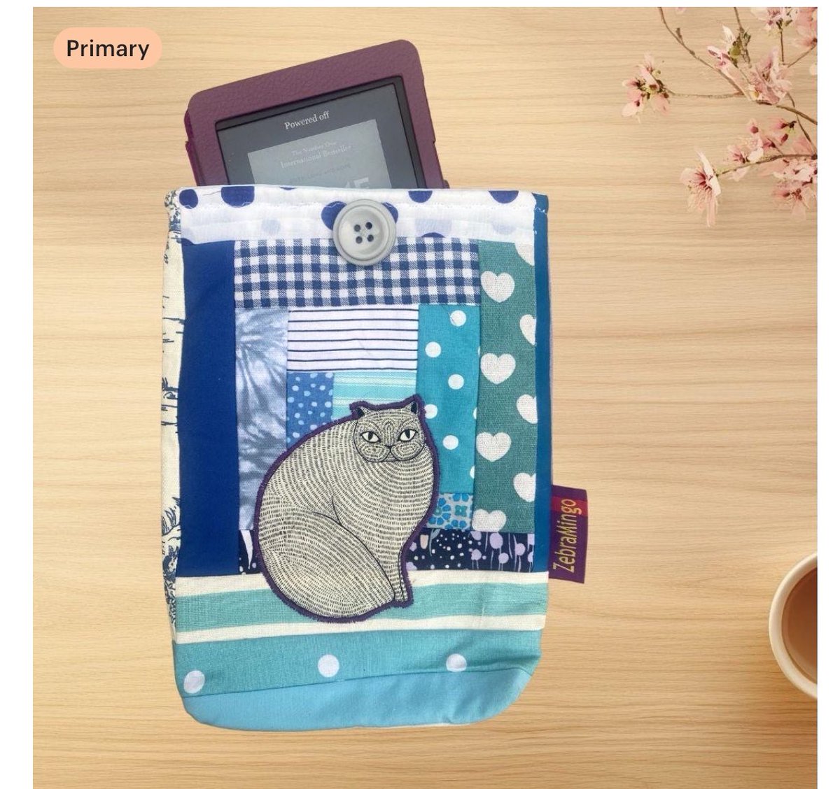 ZebraMingo's tweet image. Cozy cat padded book sleeve! zebramingo.etsy.com/listing/448004… #weekendread #kindle #caturday