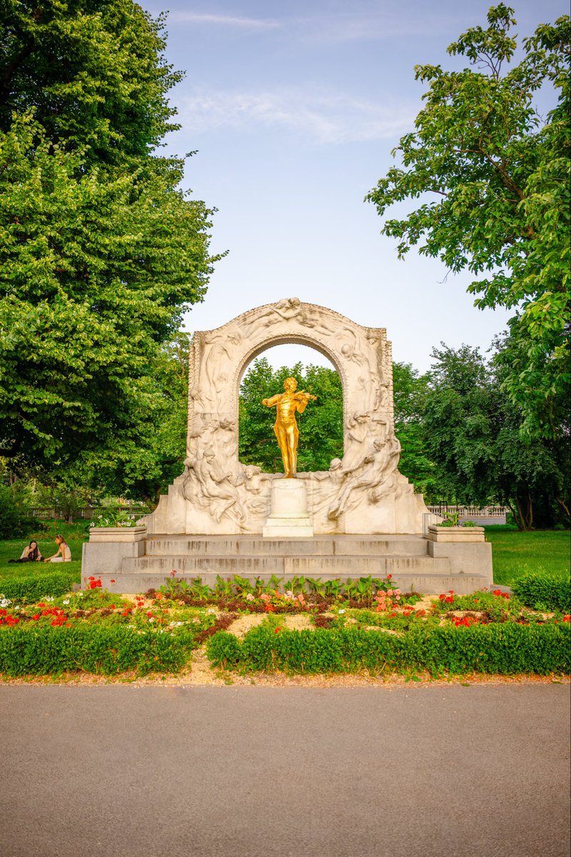toorunal's tweet photo. Stadtpark, Vienna

#leicaphotography #streetphotography #leica #vienna https://t.co/UxYYIcMVvN