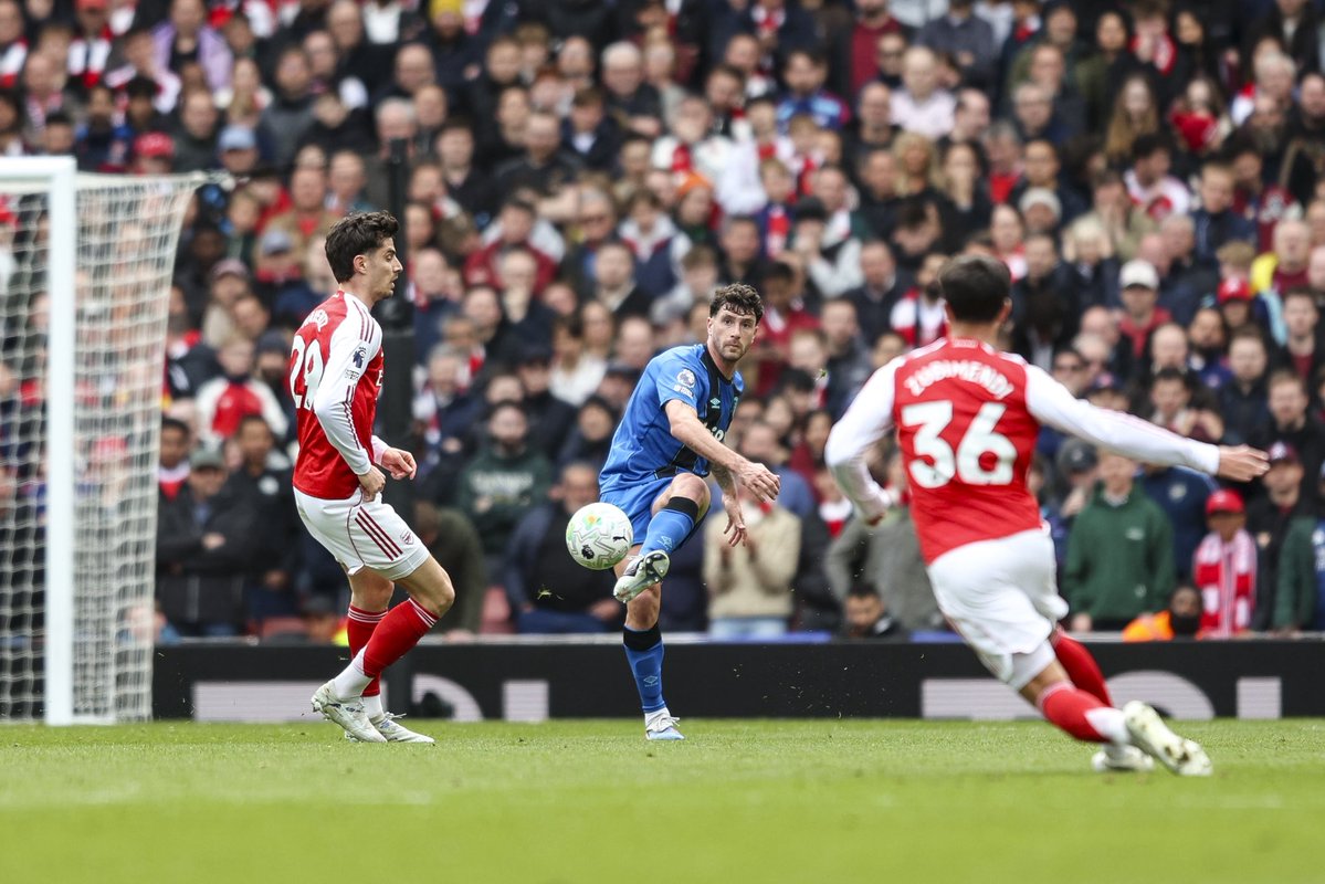 Marcos Senesi tweet media