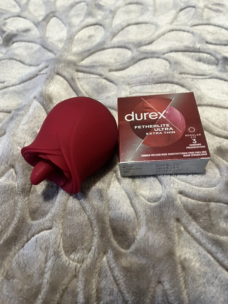 My mood is down but atleast my boyfriend is here to cheer me up. Please don’t unfollow me, I’ll be back in 2 hours 🤝