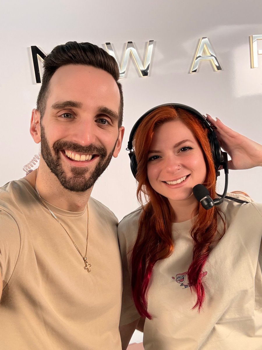 VikkiKitty tweet media