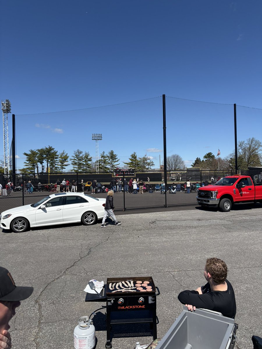 xUncleBandanax's tweet photo. Great day for some d3 ball and some tailgreating #CCball #justmeansmore https://t.co/skMbf2AqMd