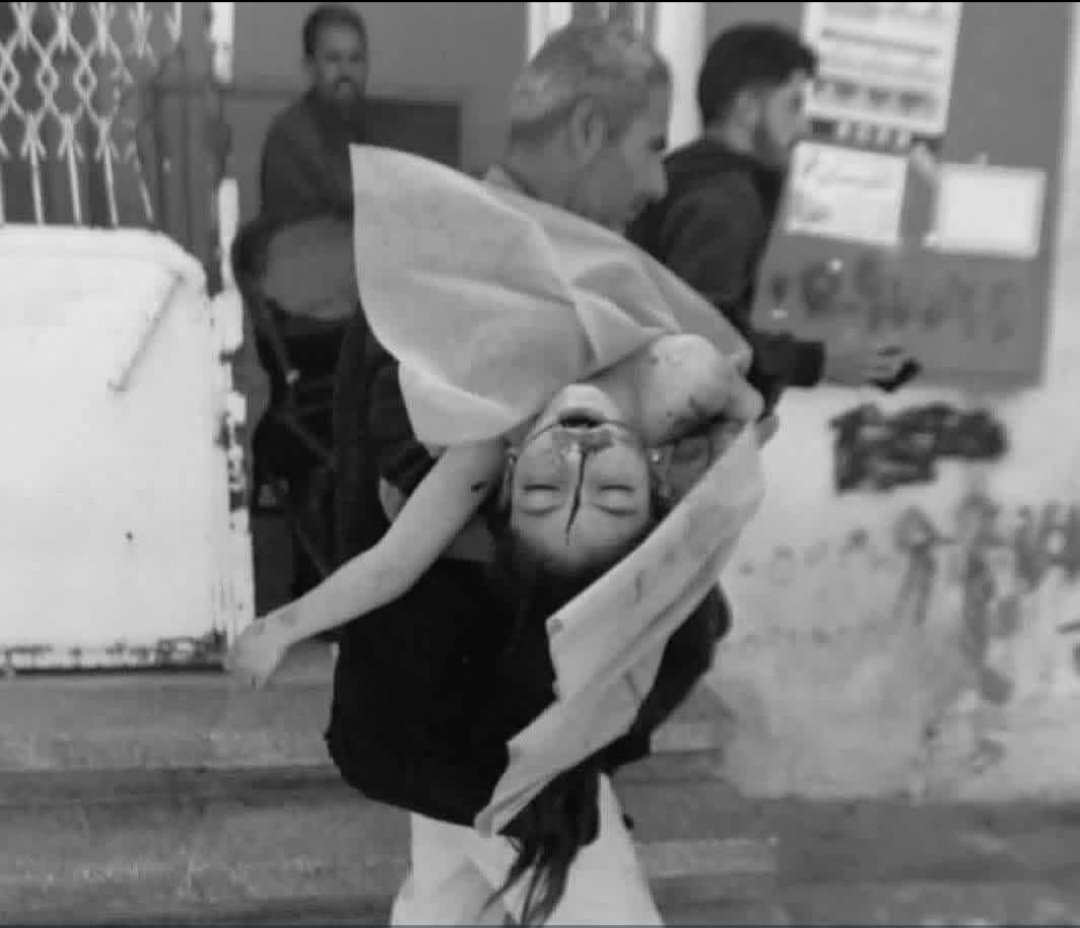 "صورة من غزة بالأمس لم يعرف بها الكثير"
"قام جندي إسرائيلي بقنص هذه الطفلة وهي داخل خيمتها لمجرد التسلية"