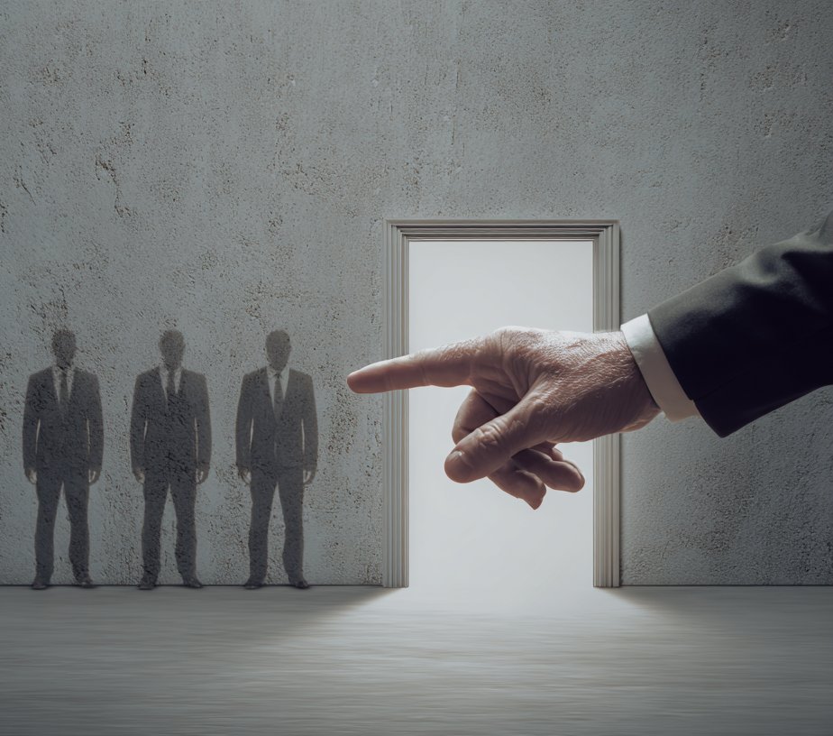 MDXreal's tweet image. This is a conversation I had in the sauna 1 day before I left Dubai 🇦🇪 #Dubai

I started talking to a guy who worked in a large American medical insurance company.

This is the conversation we had:

he said 'I really don't know what to do, should I leave or stay, my situation at