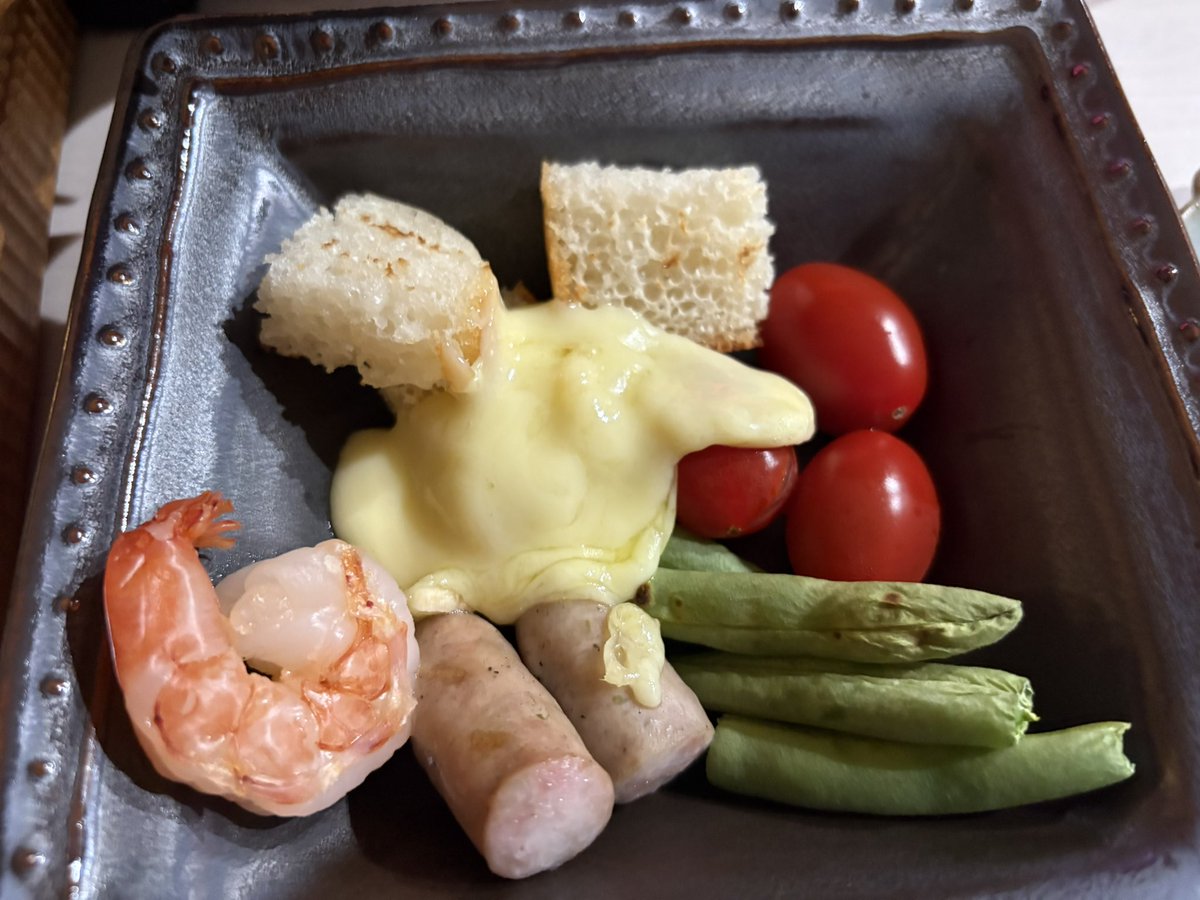 seborabi_com's tweet photo. せんべろメーカーでラクレットにチャレンジ！　ラクレットメーカーに形似ているのでうまくいった￼￼✨ https://t.co/7gsQLn9eKo