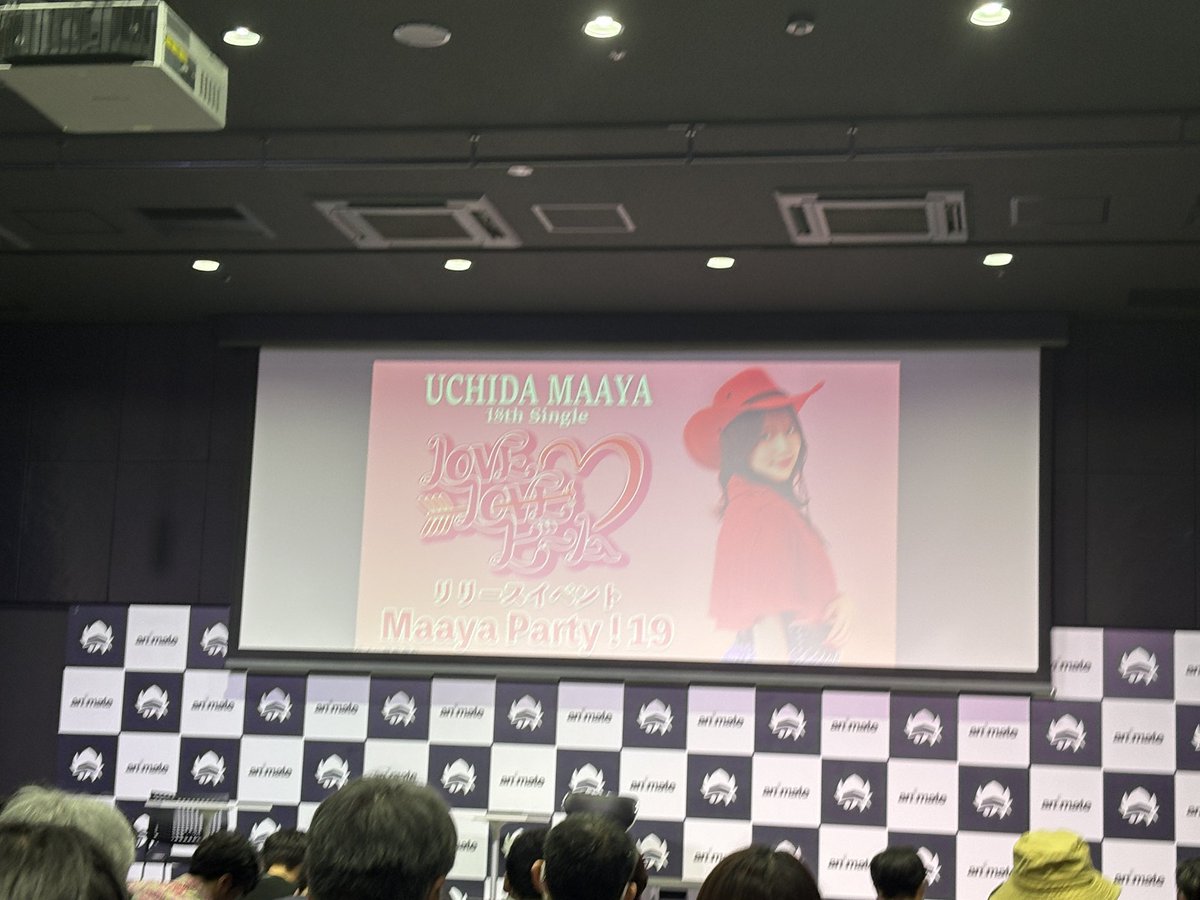 ochada_cherry's tweet photo. リリイベ東京楽しかったー！
LOVE LOVE ビームとAstrogatorの話聞けて良かった！
LOVE LOVE ビームの叫べー！の後の掛け声も好きだー！で叫べるの本当に好き😊
Astrogatorは真礼ライブで次聴いたら泣いちゃうかも..
mvの衣装やっぱり素敵すぎ可愛すぎでしょ！ https://t.co/z803OMVZPZ