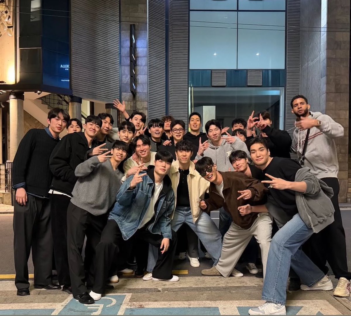p2ncxl's tweet photo. 내현캐사랑해🖤🖤🖤🖤 https://t.co/ND2D8tLNY9