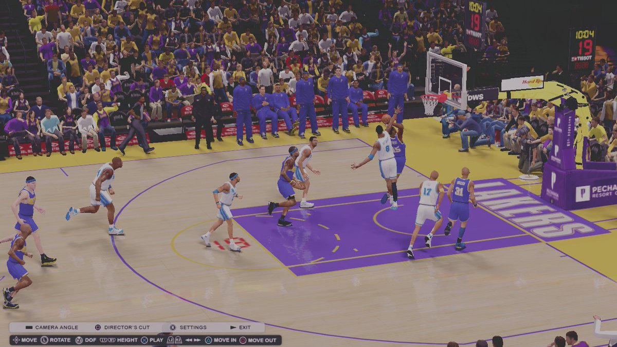 garva_23's tweet photo. @TheNLSC #2K14 
PACERS AT LAKERS 2002 https://t.co/vxwNYkjGAH