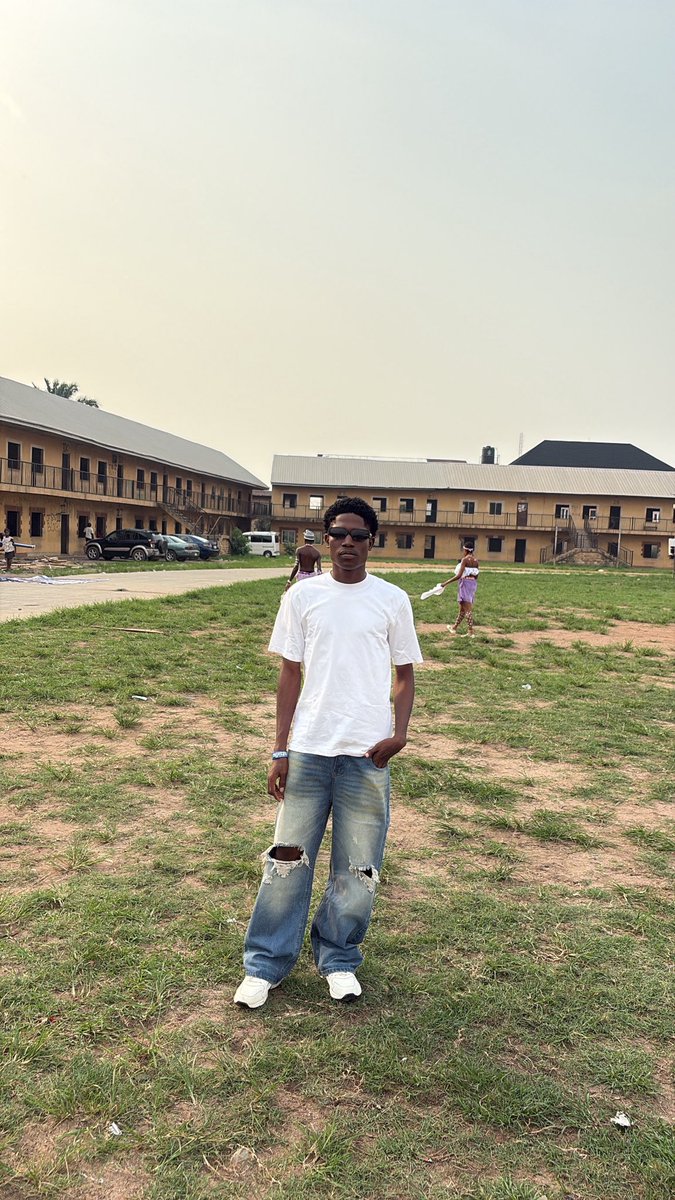 binapoundz's tweet image. #weddingguest