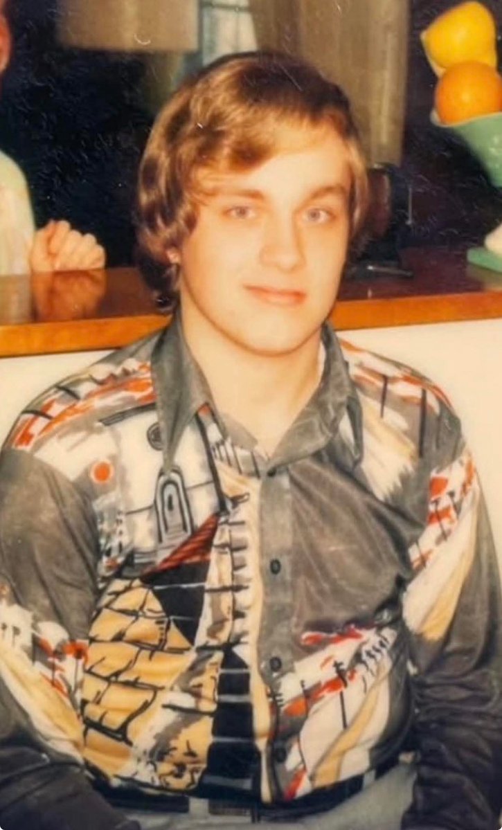 And these are the people the TQs want to pinkwash from "queer" history because they consider the word homosexual hate speech.
These beautiful men were my friends. This is one man's story.
The AIDS Memorial (Facebook)
shorturl.at/qoQQk
🇺🇸 “Ken Lay was born on April 30, 1957,