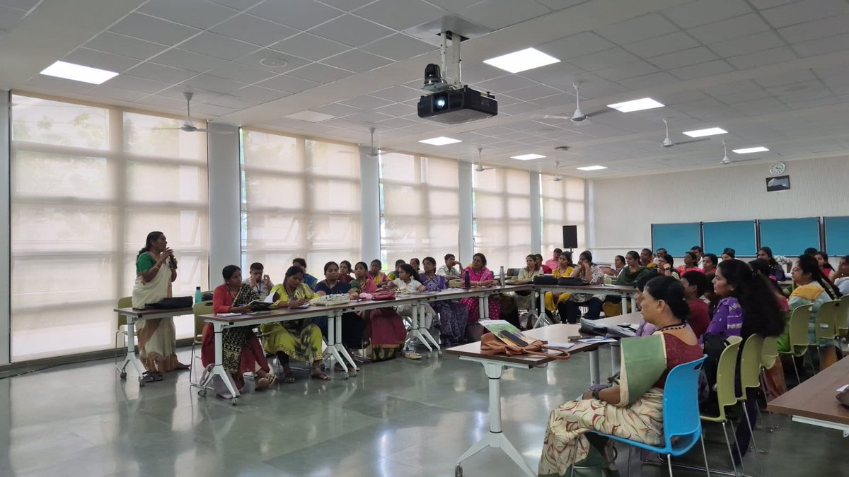 readingkafka's tweet image. Regular training helps librarians learn how they can improve services for rural communities. Training also builds morale, fosters sharing of good practices, and keeps motivation high. 🌷📚🌿🕊️