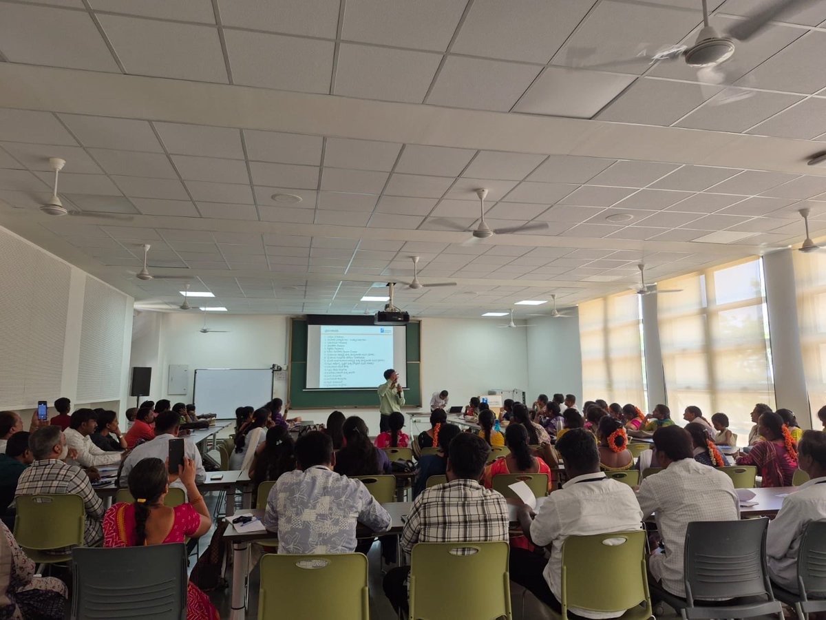 readingkafka's tweet image. Regular training helps librarians learn how they can improve services for rural communities. Training also builds morale, fosters sharing of good practices, and keeps motivation high. 🌷📚🌿🕊️