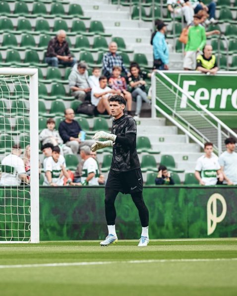 La victoria de hoy tiene nombre y apellidos: Matías Dituro. 🧤

7 paradas en el partido, seguridad en los momentos críticos y decisivo cuando más lo necesitaba el equipo. Sostuvo al Elche y fue el gran protagonista del 1-0 ante el Valencia

CAPITÁN.