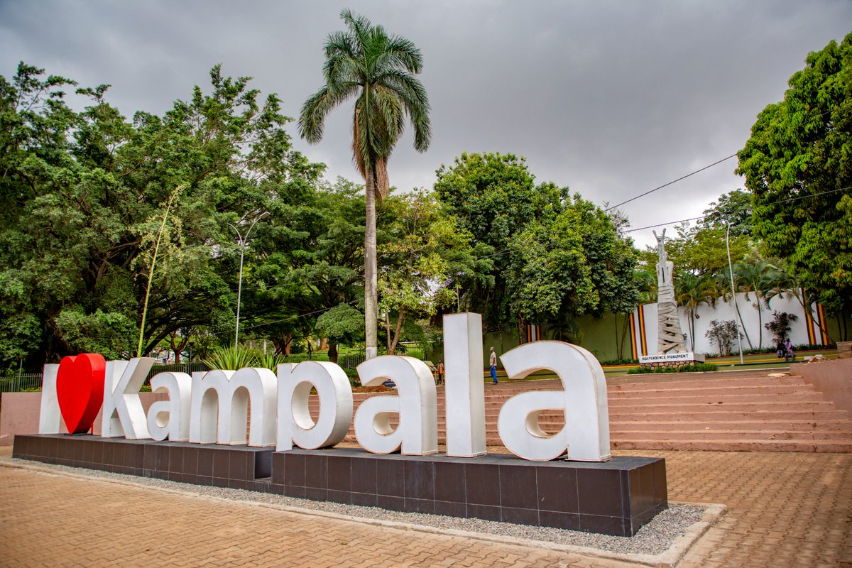 EkkulaAwardsUg's tweet photo. The hop on, hop off bus also passed by the independence monument as we toured the 7 Wonders of Kampala 

The monument is also listed as a wonder 

#7WondersOfKampala
#7WondersOfUganda
#EkkulaAt10 https://t.co/iAU3GwxTs4