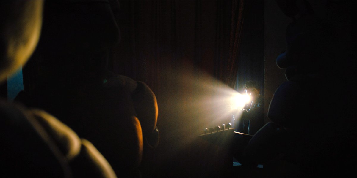 26 years ago today, Mike Schmidt started his first shift at Freddy Fazbear's Pizza Place in ‘FIVE NIGHTS AT FREDDY'S’!

The date April 11th can be spotted on his wristwatch when he turns his alarm off upon reaching 6 AM 🐻

#fnaf #fivenightsatfreddys