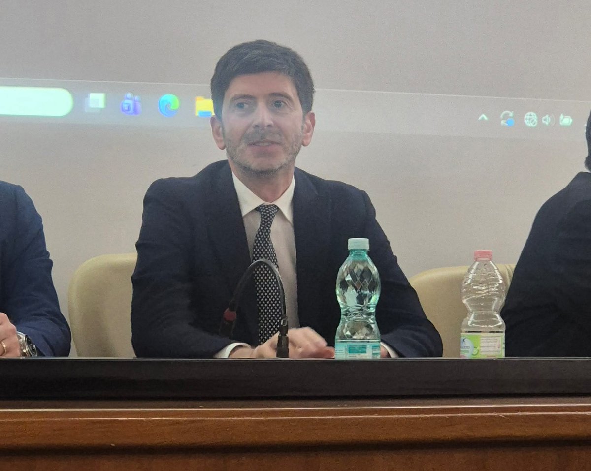 PDFedSassari's tweet photo. Grande partecipazione all'iniziativa con Roberto Speranza già ministro della Sanità e dirigente del Partito Democratico.

Molto partecipato il dibattito, al quale hanno preso parte infermieri, medici, associazioni e cittadini. https://t.co/RG7boPDjgH
