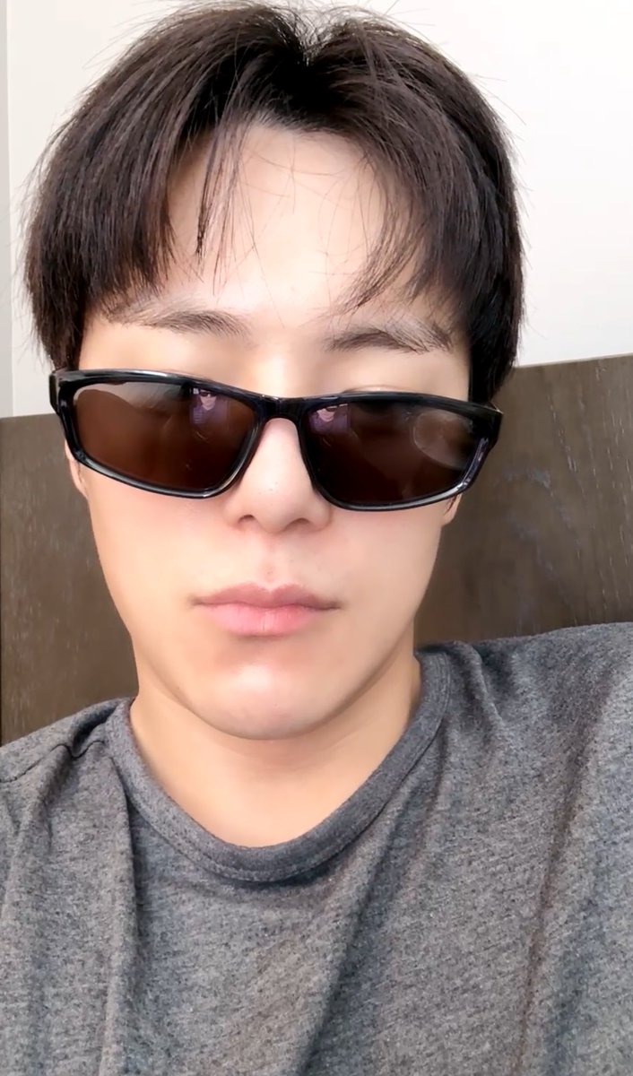 맨질맨질해보인다고 보냈는데 ㅋㅋㅋㅋㅋㅋㅋㅋㅋ진짜 오늘 피부 많이 닦아보임 필터좋네