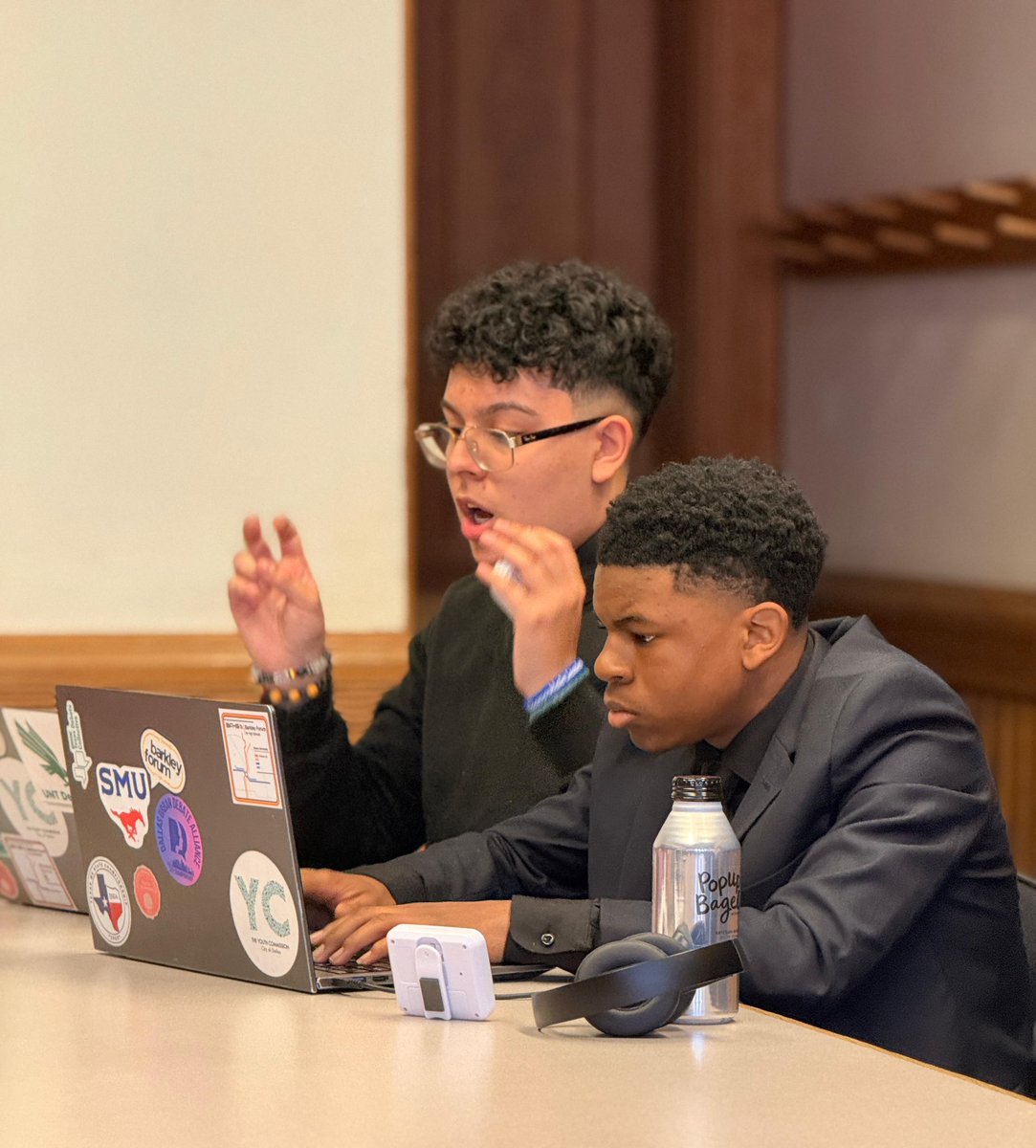 Antoninoe9L's tweet image. Obama Round One vs Los Angeles Urban Debate League at the Urban Debate National Championships at Harvard University! Go Obama!!! #Dallas Debate #disdactivities #EnjoyTheExperience