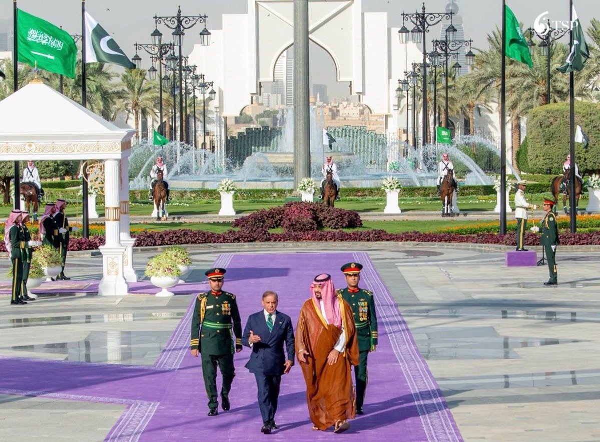 مصادر لـ"العربية": رئيس وزراء باكستان يزور السعودية قريبًا لمتابعة محادثات واشنطن–طهران