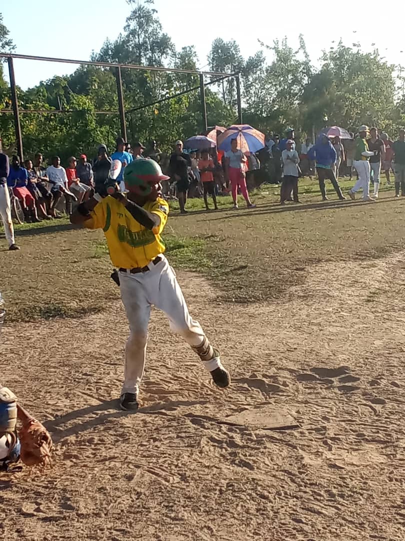 🧍‍♂️ La afición que asiste cada sábado al estadio de “La Majagua” en la demarcación de Puerta de Golpe, a presenciar los juegos de pelota entre los dos equipos del pueblo, pueden dar fe de esto. #PinardelRío #Cuba #Deportes ⚾️ guerrillero.cu/leo-santa-cruz…