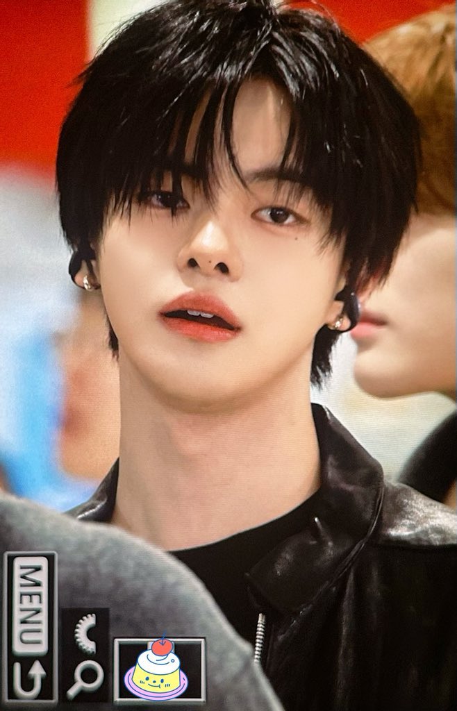 arilovesleowon's tweet photo. this should be illegal https://t.co/B0RKRwwOpB