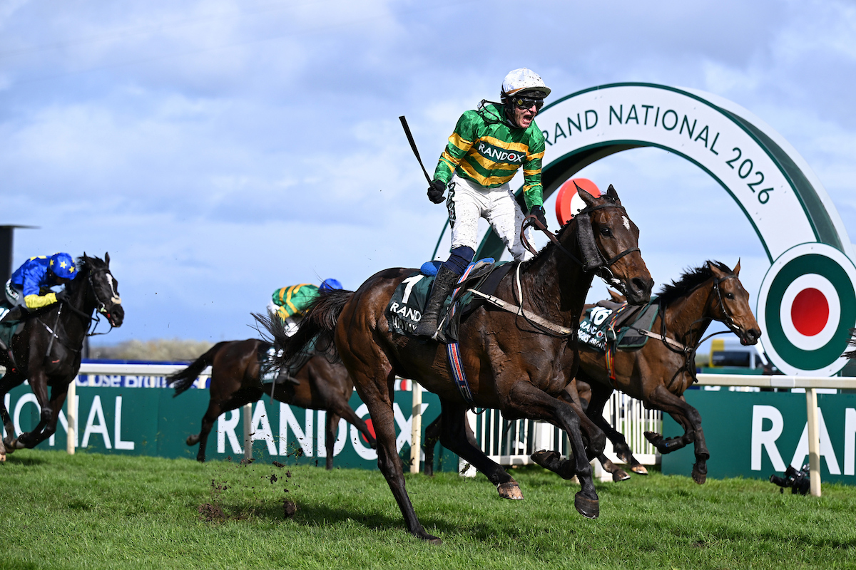 Racing TV tweet media