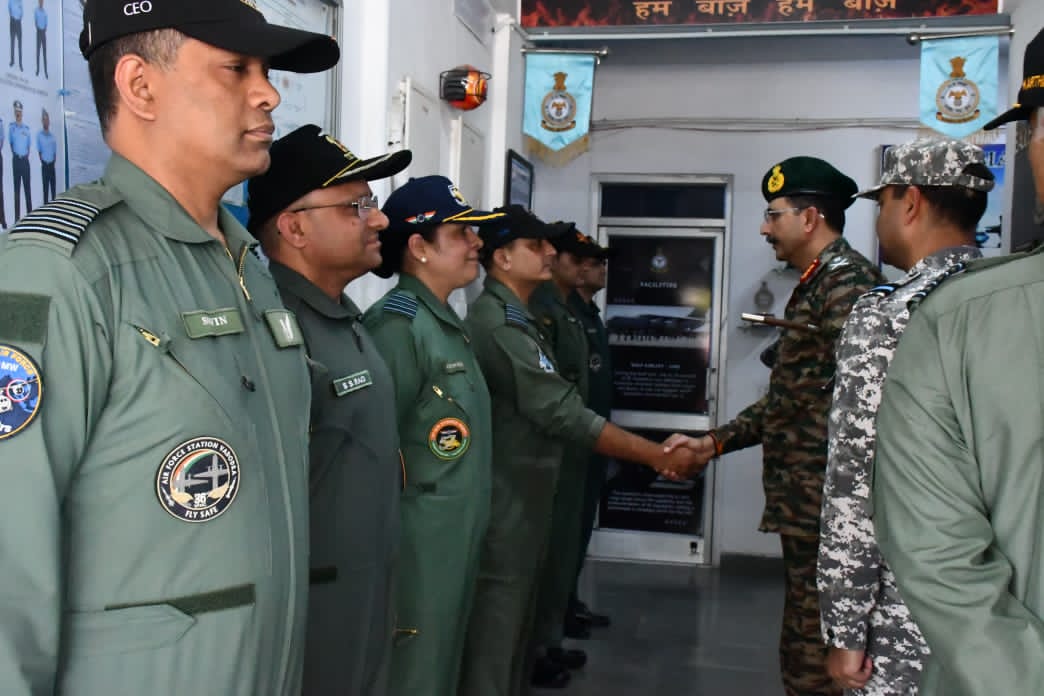 𝐀𝐫𝐦𝐲 𝐂𝐨𝐦𝐦𝐚𝐧𝐝𝐞𝐫 𝐕𝐢𝐬𝐢𝐭𝐬 𝐀𝐢𝐫 𝐅𝐨𝐫𝐜𝐞 𝐒𝐭𝐚𝐭𝐢𝐨𝐧 𝐕𝐚𝐝𝐨𝐝𝐫𝐚 Lt Gen Devendra Sharma ...