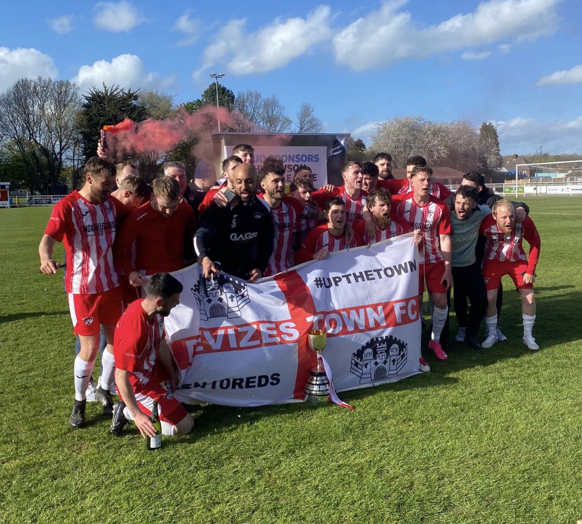 _WesternLeague_'s tweet image. CONGRATULATIONS @DevizesTownFC 

Champions of the @Jewson Western League Division One… 🏆 #GoingUp