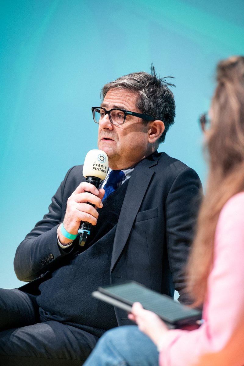 NicolasDufourcq's tweet photo. Depuis longtemps, j'ai souhaité que @Bpifrance soit une fintech avec un réseau physique, et non pas une banque classique avec un bras Tech. C'est ce que, je crois, nous avons réussi à faire.

La semaine dernière, j'étais au Fintech R:Evolution, l'un des grands rendez-vous annuels de l'écosystème français de la fintech à @joinstationf. J'ai eu le plaisir d'y échanger avec @CharliePERREAU (@LesEchos), sur ce thème.

Oui, nous assumons d'être une fintech. Avec toutes les équipes de Bpifrance, notamment la direction des services informatiques emmenée par Lionel Chaine, et la direction du digital dirigée par @JulienRibeyre, nous avons noué plus de 70 partenariats avec des fintechs, 70% d'entre elles étant françaises. Bridge, @Younited, @Flaminem, Ubble, Conformitee : ces solutions sont désormais intégrées dans nos propres plateformes de crédit. Nous ne sommes pas des spectateurs de la révolution fintech, nous en sommes des usagers directs.

Et nous allons plus loin, dans trois directions :

→ Fonds Token : nous avons lancé en juin dernier le premier fonds d'investissement public en actifs numériques. 25M€ ciblés, de la DeFi (finance décentralisée) à la tokénisation (transformation d'actifs réels en tokens numériques), en passant par les layers (couches d'infrastructure blockchain) et le DePin (réseaux physiques décentralisés), en conformité totale avec MiCA, le cadre réglementaire européen sur les crypto-actifs. Notre conviction, c'est que la blockchain n'est pas une mode mais une infrastructure. Nous construisons le futur de la banque publique avec cette vision.

→ IA à l'échelle : avec le déploiement en interne de l’intelligence artificielle, 2 000 notes de crédit générées par IA avec un gain de temps de 50% pour nos équipes, Bpifrance est déjà passée à l'ère de l'IA générative, et nous encourageons les entreprises françaises à le faire également. L'heure n'est plus à l'expérimentation, il faut déployer au maximum, dans tous les secteurs.

→ Autonomie stratégique par l'usage : nous achetons ce que nous finançons. C'est la condition de la crédibilité. C'est aussi ce que nous partageons avec d'autres grands groupes via notre programme DAPI.

→ Crédit digital avec octroi algorithmique, c'est fait, nous somme leader du marché. Et nous lançons le prêt Boost pour permettre aux grands consommateurs de fuel et de carburant de traverser la crise actuelle.

J'ai conclu mon intervention en rappelant que la souveraineté numérique, ce n'était pas que des beaux discours. Les critiques sont nombreuses dans ce domaine, alors que notre espace numérique est largement dominé par les géants américains. C'est une colonisation que j'ai largement pu dénoncer ces derniers mois. Avec Bpifrance, nous prouvons qu'on peut favoriser au maximum les acteurs français aussi performants.

Merci aux équipes organisatrices du Fintech R:Evolution !

@FranceFintech
