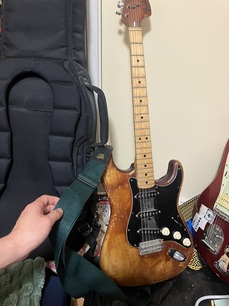 youkai_1968's tweet photo. 電池駆動のみの初期型Green Russian BIG MUFF

CBS期のフェンダーストラト

my new gear https://t.co/lCmiyaKKgl