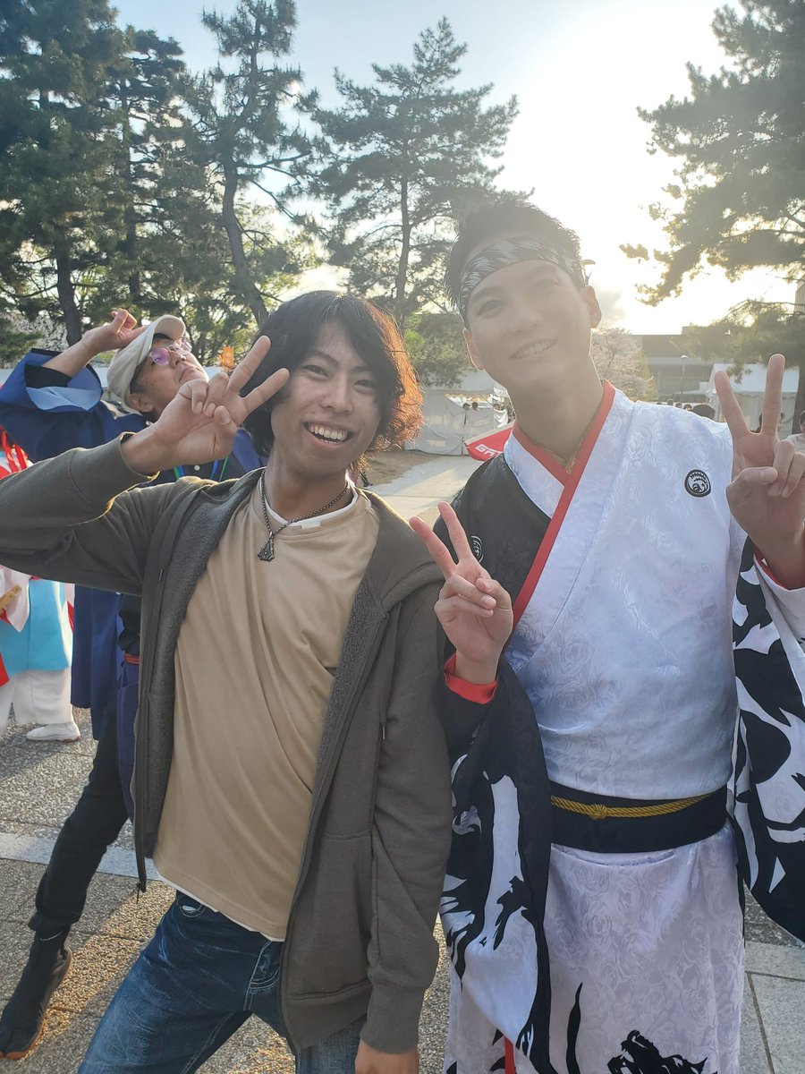 kalbee76's tweet photo. さくよさにて
藍なりのだいそんと！！

踊りも表情も隙が無くて全部がかっこよかった‼️
踊り子としても、人間としてもとても大好きなお方です✨
今年は関東方面にあまり行けないので京都で会えてよかった😊

そして、私の背後にめっちゃビッグなお方が写っておりました… https://t.co/qW7KZwgEeI