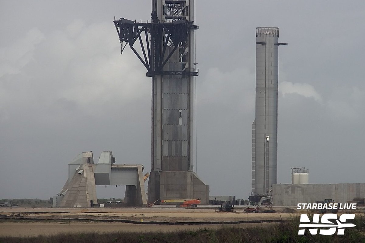 TrackingTheSB's tweet image. During the night Ship 39 was rolled out to Masseys and Booster 19 is arriving at the launch site now.

Track Starbase Here: figma.com/design/2AvC161…
Join Our Discord Here: discord.gg/ZbrSYPzDAq

📸NSF | Starbase Live | nsf.live/starbase

#Tracking #starship #Starbase