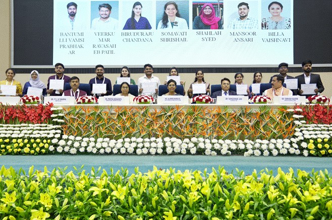 PIBAYUSH's tweet photo. #WorldHomeopathyDay 2026 Concludes in New Delhi with Focus on Sustainable Healthcare

Clinical Evidence and Innovation Define World Homoeopathy Day 2026 Deliberations

@moayush Charts Future Roadmap for Homoeopathy at National Convention

PR 🔗:  https://t.co/w9sRpW15s0

#WHD2026 https://t.co/MDlCEnSElM