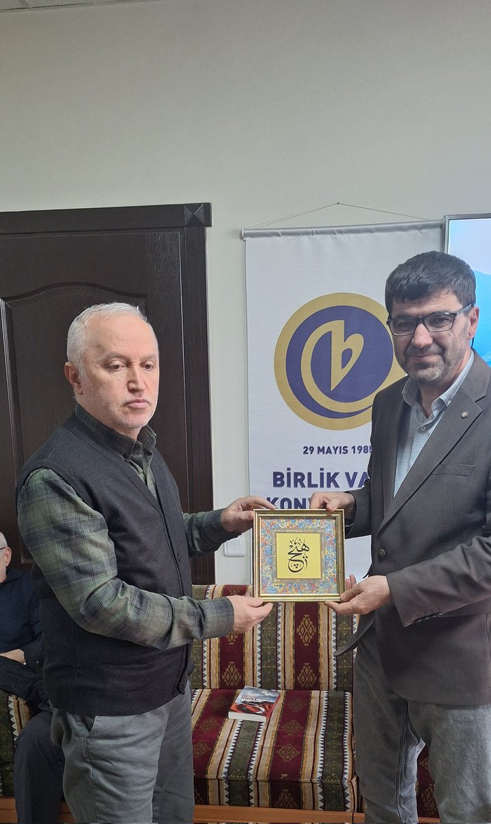 EBSKonya2's tweet photo. Birlik Vakfı Konya Şubesi tarafından düzenlenen programda Doç. Dr. Halil İbrahim Çelik Hocamızın sunumuyla "Türk Havacılık Tarihine 1923-1980" yolculuk yaptık.

1923-1980 yılları arasında Türk Havacılık Tarihinin dönüm noktalarını, başarı hikayelerini ve zorluklarını ufuk açıcı bir sunumla dinledik.

Türk havacılık tarihinin efsane ismi Vecihi Hürkuş’un ilham verici hayatı, mücadelesi ve çok önemli konular ele alındı. Önemli ve değerli bilgilerle dolu, keyifli bir program oldu.

 Programın düzenlenmesi aşamasında Konya Birlik Vakfı Başkanımız Sayın Abdi Parlak Hocamıza ve öğretici bilgileri ile bizleri aydınlatan Şube Başkanımız Doç Dr. Halil İbrahim Çelik Başkanımıza teşekkür ediyoruz.

@EBSKonya2 @birlikvakfi42 @abdiparlak @hi_celik @AliGezen42 @VeliEraslan42 @BekirUmutlu @omerltfucinar