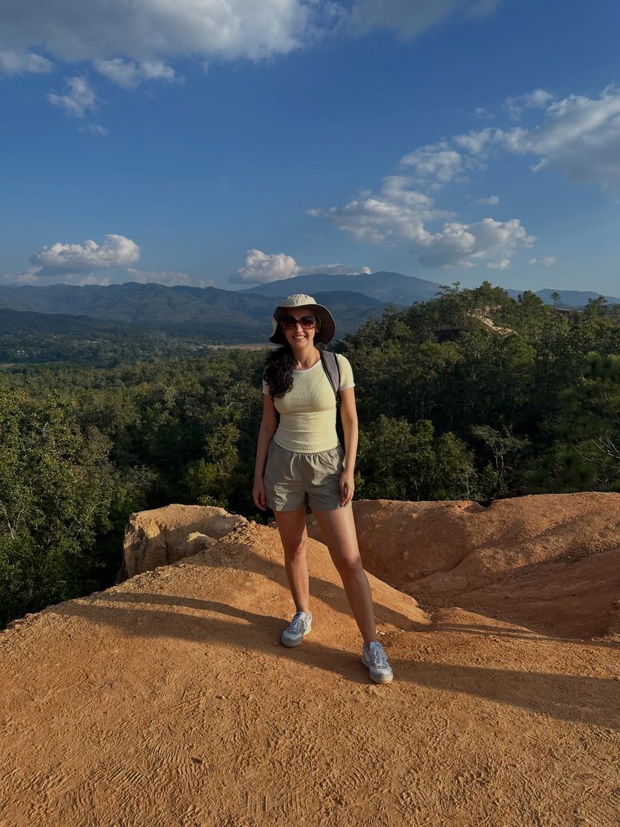 I_am_Madiha's tweet image. Waking up to the post that #SanayaIrani is considering travel vlogging😭💓 Have been dreaming about this since years now🥺 To have her even ponder over the very idea is making me so happy❣️ Hopefully, she will materialise the thought soon😍🙏 #Excited🎊