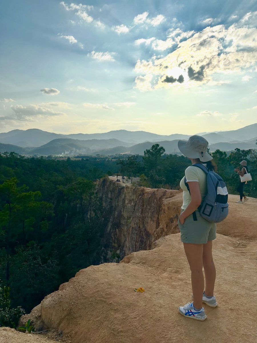 I_am_Madiha's tweet image. Waking up to the post that #SanayaIrani is considering travel vlogging😭💓 Have been dreaming about this since years now🥺 To have her even ponder over the very idea is making me so happy❣️ Hopefully, she will materialise the thought soon😍🙏 #Excited🎊