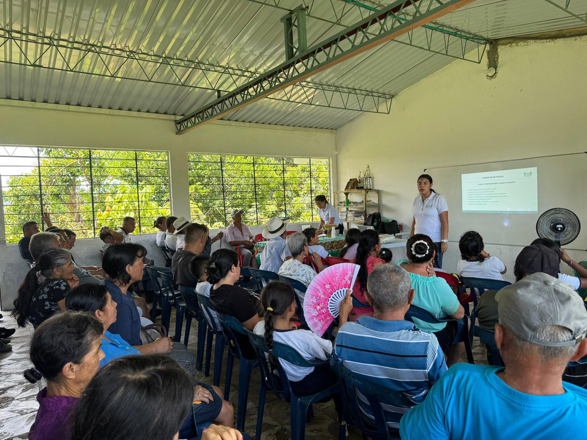 CAR_Cundi's tweet photo. 💧 El futuro del agua se construye hoy

En la vereda Terama (Yacopí) capacitamos a la comunidad y al acueducto en uso eficiente del recurso y PUEAA. Un ejemplo de gestión responsable que protege nuestro territorio. 🌿 https://t.co/TfC1Q5coen
