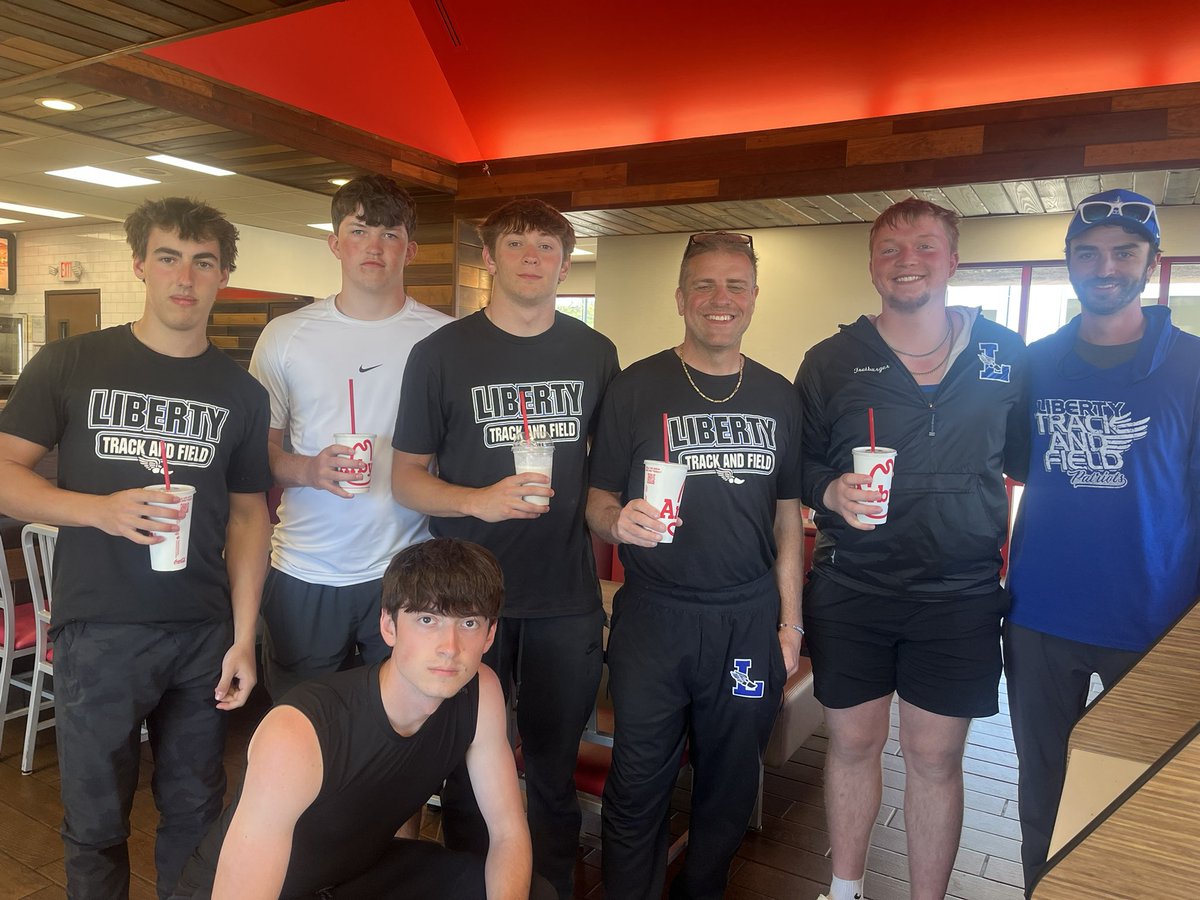 CoachCikach's tweet image. Post Meet Arby’s crew! @maxime_edwards @BradWiemels #connect #compete