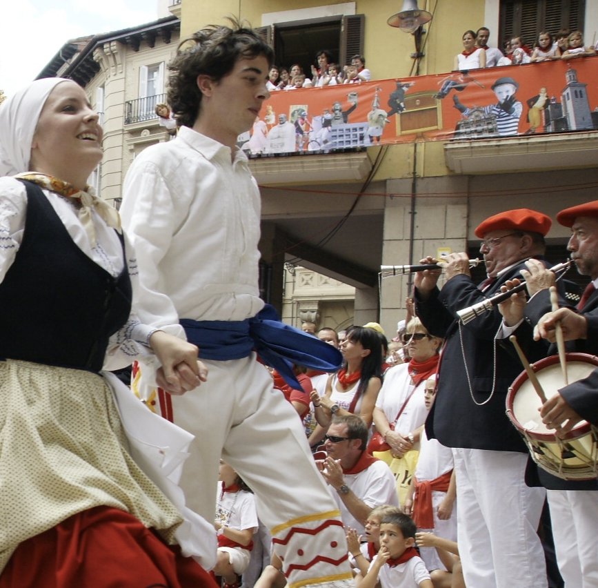 Iruñeko dantzariak tweet media