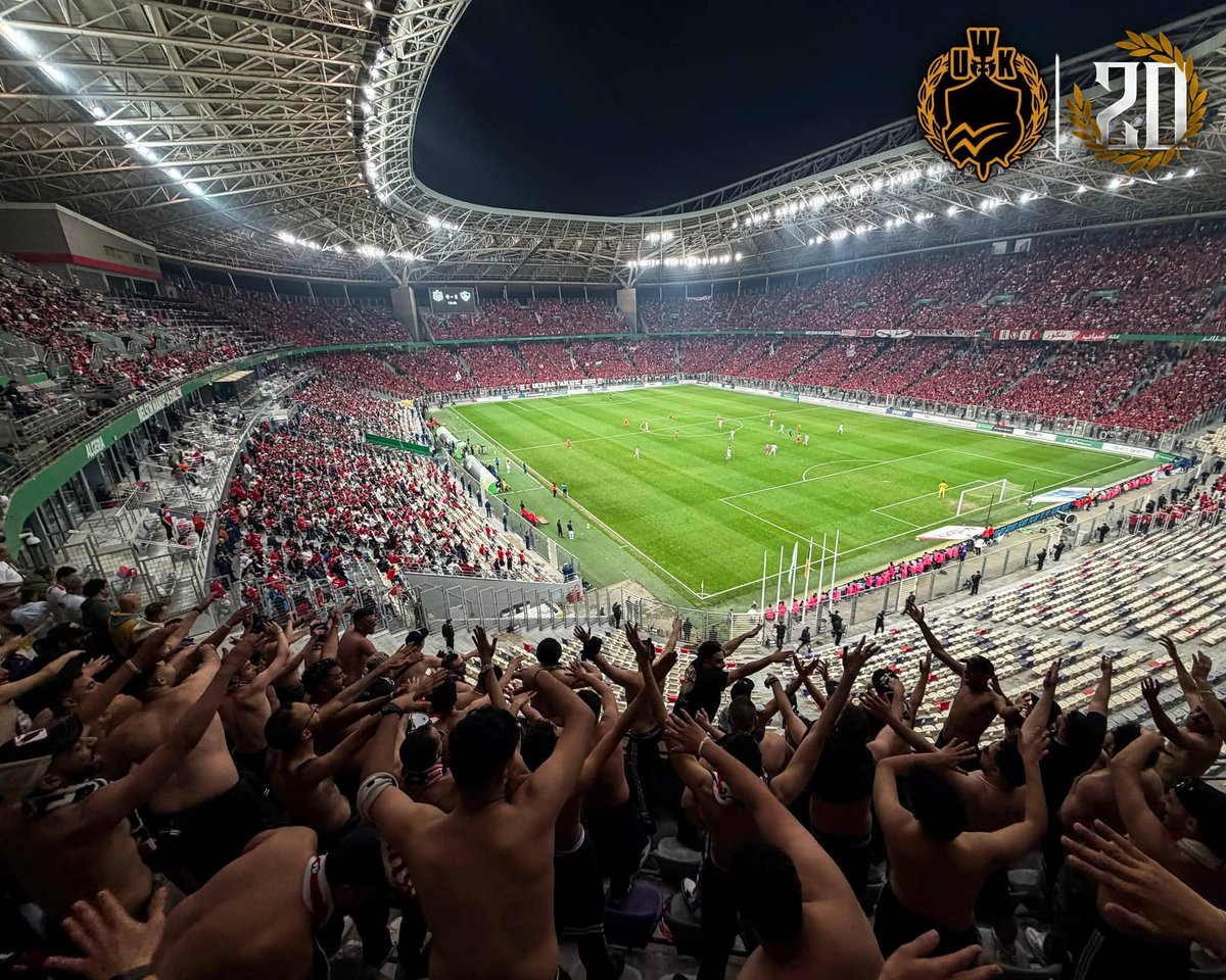 White07Knights's tweet photo. الفارس قادم أفريقيا هي مراده.. 

أينما كان اسم الزمالك، ستجدونا خلفه، نهتف بإسمه ونرفع رايته، لن نتكاسل أبدًا، هذا عهدنا مع الزمالك، الذي لا نخلفه أبدًا معه، ولن نتخلى عنّه مهما طالت المسافات، ومهما ضاقت الظروف.

أتينا إلى الجزائر رافعين شعار واحد فقط وهو ”لا بديل عن الفوز“، فَنحنُ نادي الزمالك الكبير الذي لا يخشى أحد، ودائمًا كفتنا هي الرابحة في كُل مواجهة وفي أي مكان.

انتهينا مِن الشوط الأول للمُباراة في الجزائر، وما زال لدينا شوط آخر في القاهرة، لم ننتهي مِن مُهمتنا في هذا الدور ولم نحسم الصعود بعد، علينا جميعًا التركيز جيدًا ومواصلة الدعم والمؤازرة حتى نصل إلى هدفنا في نهاية الطريق.

لدينا ثقة كبيرة في لاعبي الزمالك والجهاز الفني الرجال، في تخطي هذه المُهمة والتأهل إلى نهائي البطولة الإفريقية، وفي جماهيرنا الأوفياء لنقوم بدورنا خلف الفريق كَمَا نفعل دائمًا وسَنظل إلى الأبد.

أفريقيا يا زمالك.

(جانب مِن حضور المجموعة لمُباراة الزمالك وبلوزداد في ذهاب نصف نهائي كأس الكونفدرالية بالجزائر)