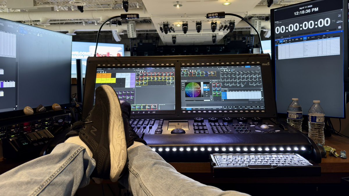 garysutherland's tweet photo. Office View 1 or 2 this weekend
#LightingDirector #LightingDesgin #LightingProgrammer #Programmer #HOG5 #Hog4 #operator #SGSCreations #SGarySutherland #GarySutherland https://t.co/6sc5RBolj5