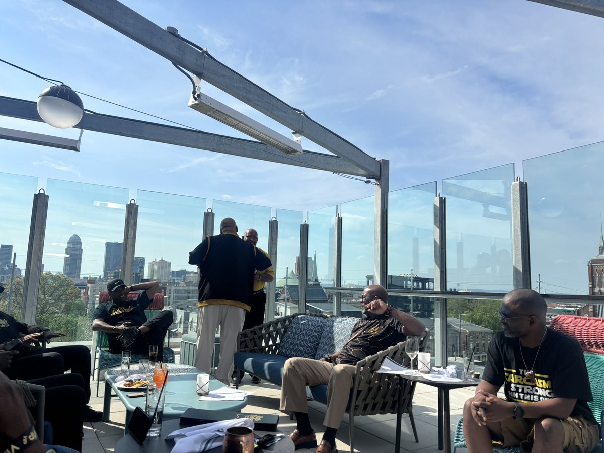 AlphaLambda1906's tweet image. Brothers enjoying some charter day activities on the rooftop. #AlphaPhiAlpha #CharterDay115 #AlphaLambda