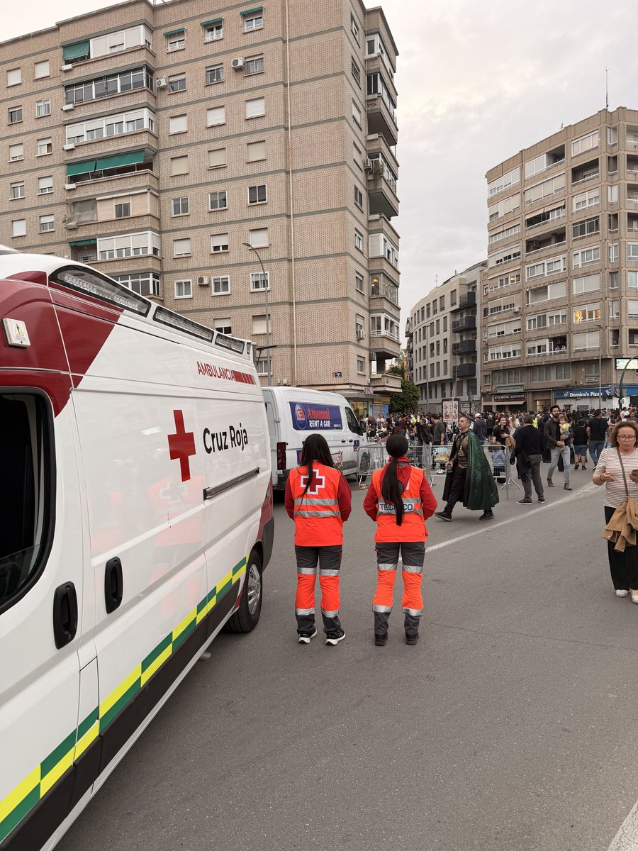 CruzRojaRMurcia's tweet photo. #EntierroDeLaSardina Todos los recursos desplegados! 
Esperamos que todos los Murcian@s disfruten de un gran desfile 
@AytoMurcia https://t.co/8RnT15Rv7I