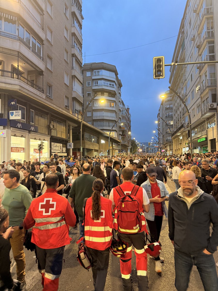 CruzRojaRMurcia's tweet photo. #EntierroDeLaSardina Todos los recursos desplegados! 
Esperamos que todos los Murcian@s disfruten de un gran desfile 
@AytoMurcia https://t.co/8RnT15Rv7I