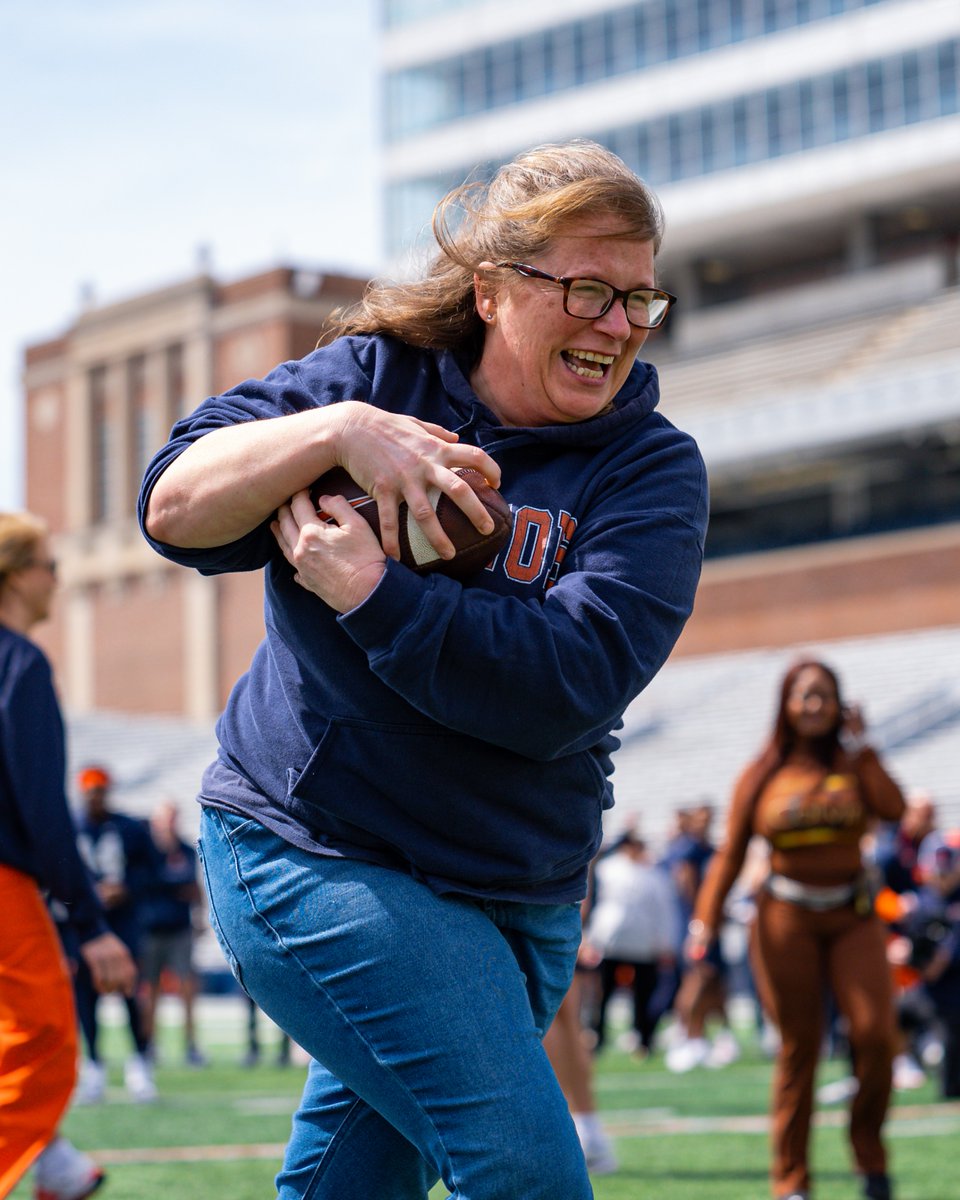 IlliniFootball's tweet image. FamILLy built this — today they got to be part of the work.