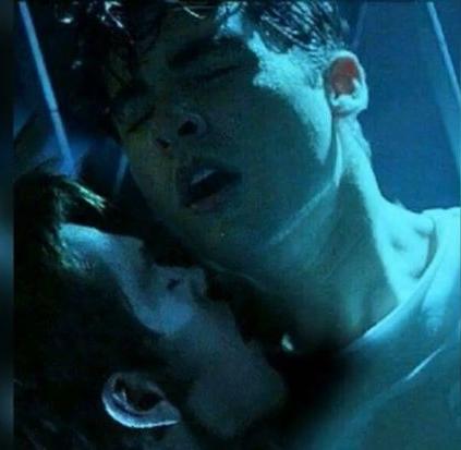 ╰► hanna marin is queen 🌷✧ . • tweet media