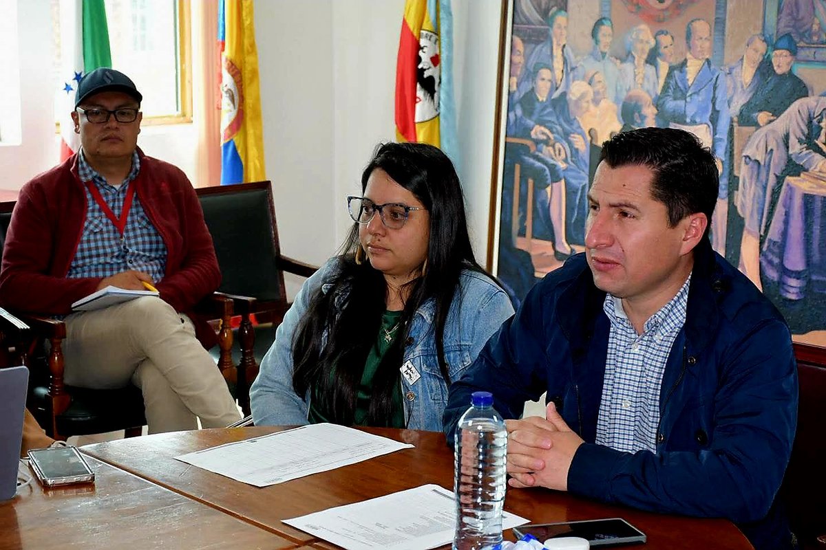 SBVerdeCund's tweet photo. Participamos en la reactivación del CIDEA en el municipio de Sibaté. Junto a diversas entidades, revisamos el plan de acción y las metas alcanzadas, definiendo la hoja de ruta y el cronograma para este 2026 ¡Comprometidos con el fortalecimiento de la educación ambiental! 🌱#CIDEA https://t.co/AFgReD3d4A