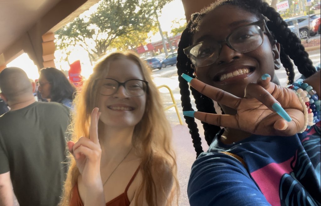 ashley ✨ tweet media