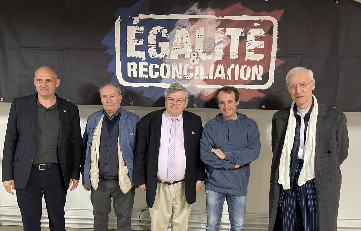 SectionidfRs's tweet photo. 📸Mémorable après-midi passée aujourd'hui à Paris en compagnie de Jérôme Bourbon, @JMVernochet , @Yvan_Benedetti , @reynouard1969 et Henry de Lesquen pour fêter les 75 ANS de RIVAROL. ⚜️🇫🇷🗞 🎂

Une salle pleine, des mets de qualité et un admirable public de résistants !🎤✍️📚🤝

Rejoignez-nous !!

@er_natio 
@Rivarol1951
@nationalistesfr 
@Kontre_Kulture
@faitsetdocs