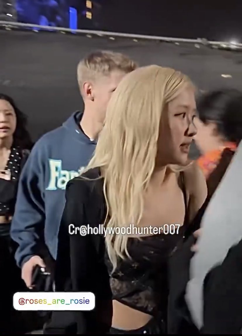 LalisaTay_1327's tweet image. Parece que JENNIE y ROSÉ fueron vistas anoche en Coachella. LISA también estuvo y se supone que saldría a cantar 'BAD ANGEL' en el Show de Anyma pero fue cancelado

Solo falta que aparezca JISOO para tener a las cuatro juntas y suban foto OT4 en Coachella, Las Pink son Ninjas 😭
